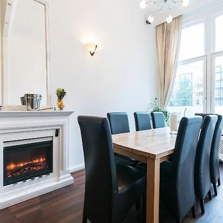 Lovely Canal Apartment-3