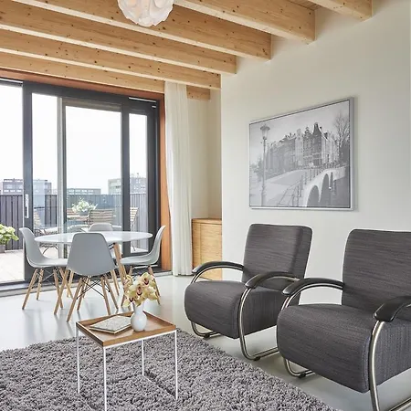 Lake View Apartment Amsterdam-3