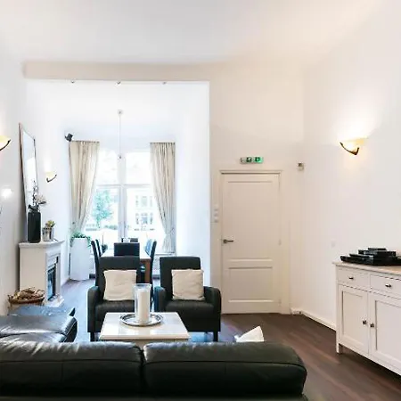Lovely Canal Apartment-2