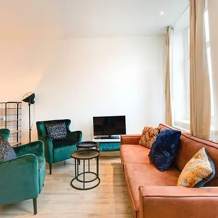 Luxurious Canalview Apt With Patio City Centre-3