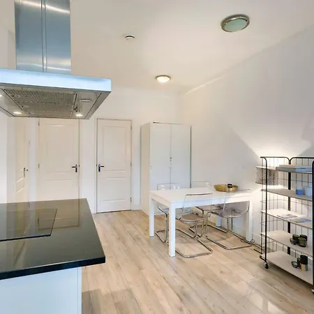 Luxurious Canalview Apt With Patio City Centre-2