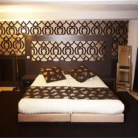 Hotel 74-3