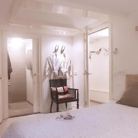 Cozy Canal Studio-3