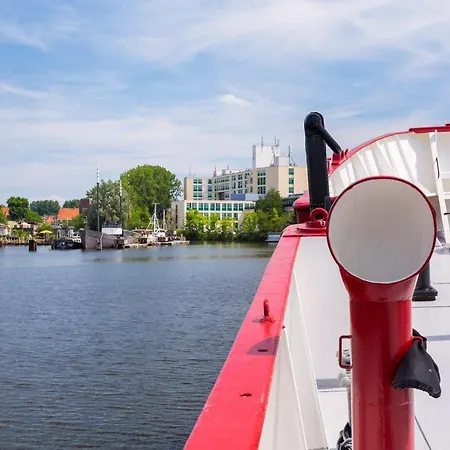 Lightship Amsterdam-3