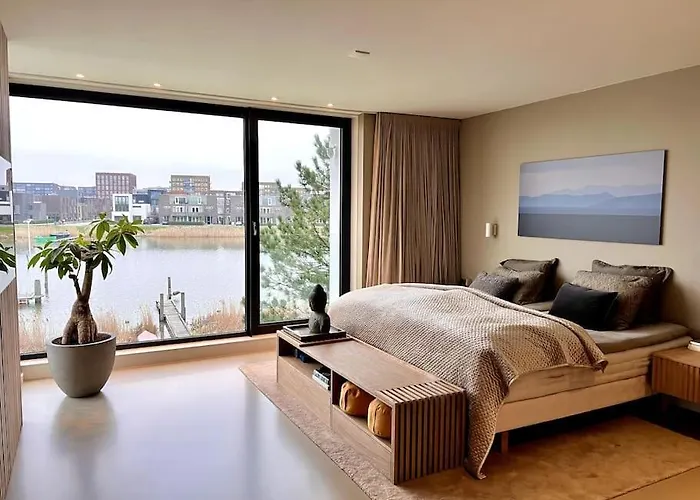 Luxury Waterfrontvilla Amsterdam