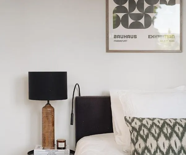 Spacious 2 Bedroom Apartment Άμστερνταμ