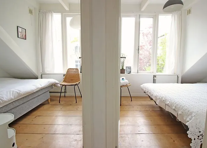 Beautiful 2 Floor Vondelpark Apartment. Amesterdão